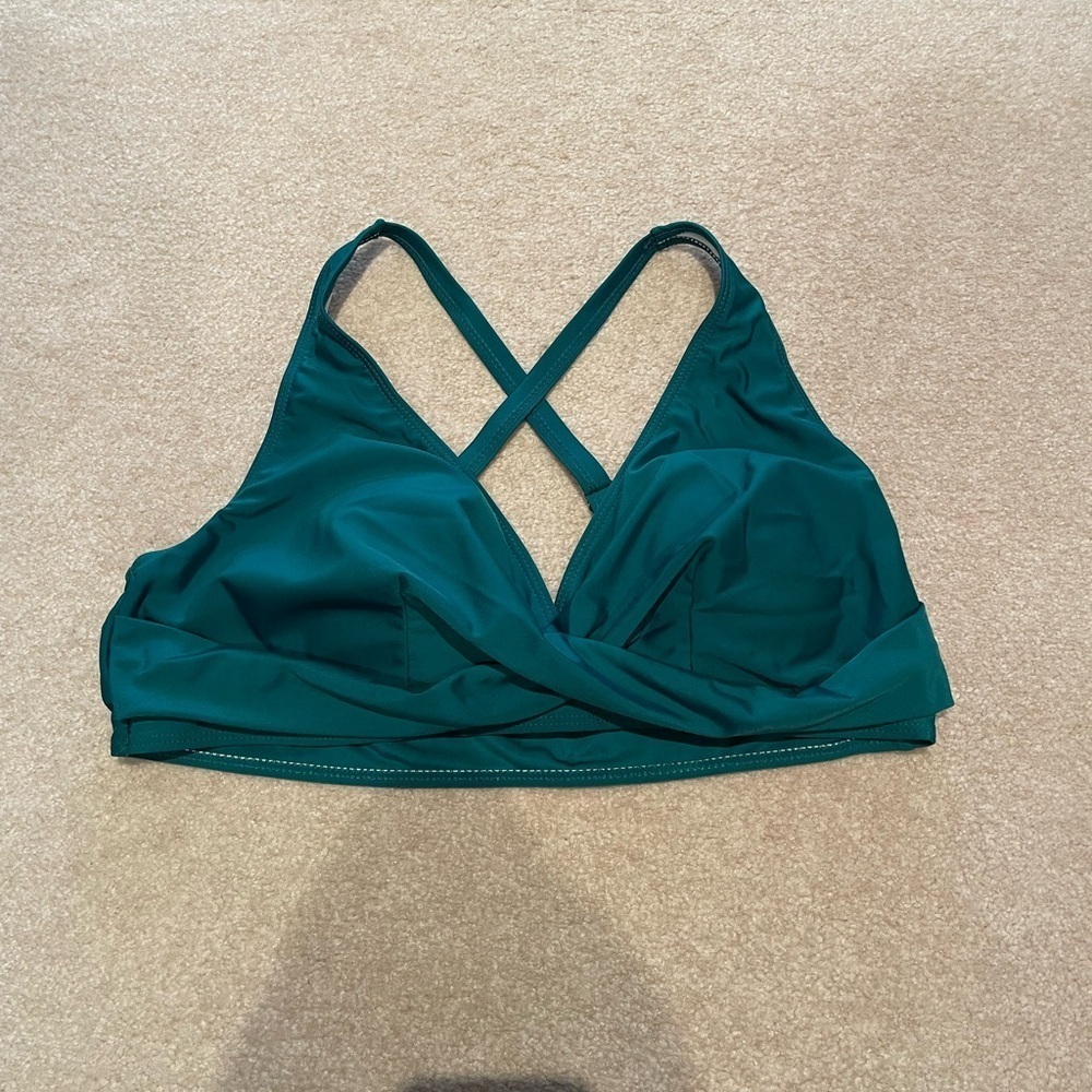 NWOT Green bikini top